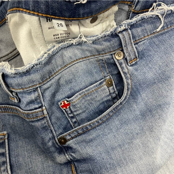 Hudson Tori Slouch Light Wash Denim Cut Off Denim Jean Shorts in Kens Size 26 - Picture 12 of 16